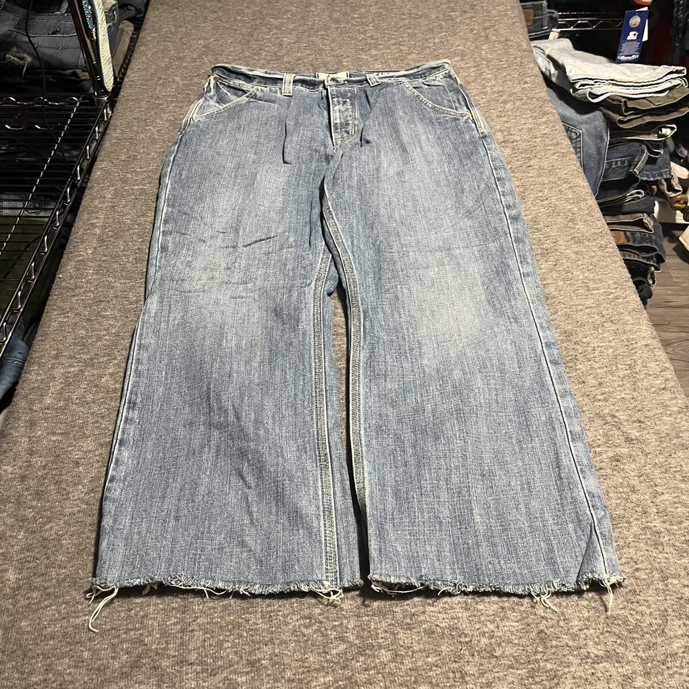 Gap Jeans Mens 33x26 Blue Light Wash Relaxed Wide Leg Distressed Denim Frayed - Picture 5 of 5